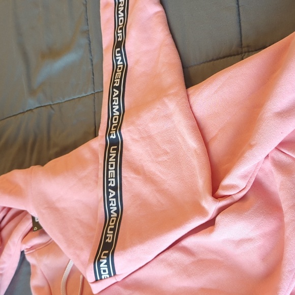 Brand new pullover. Perfect condition. - Picture 3 of 4